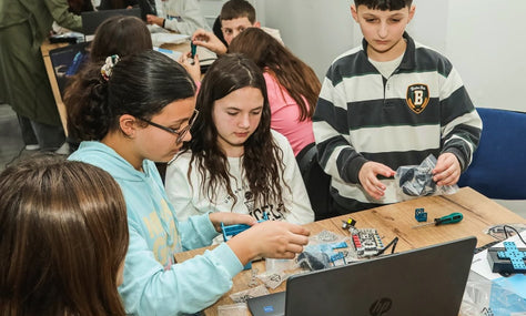 Build teamwork and enhance problem-solving.jpg__PID:7287ad10-b4ba-4493-99a7-c67863d7a13d