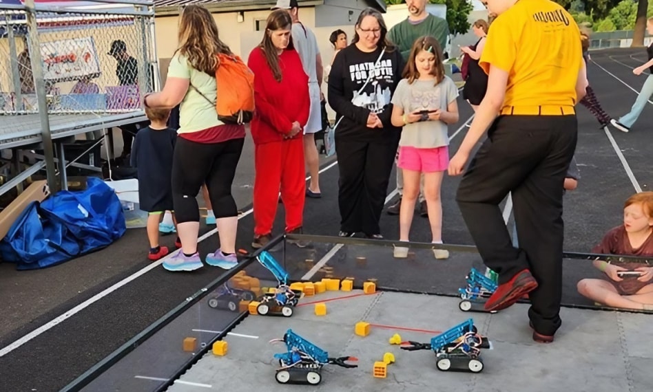 Creative Family Time at Home.jpg__PID:78ecda9e-2d97-4d85-be56-300fe1523197