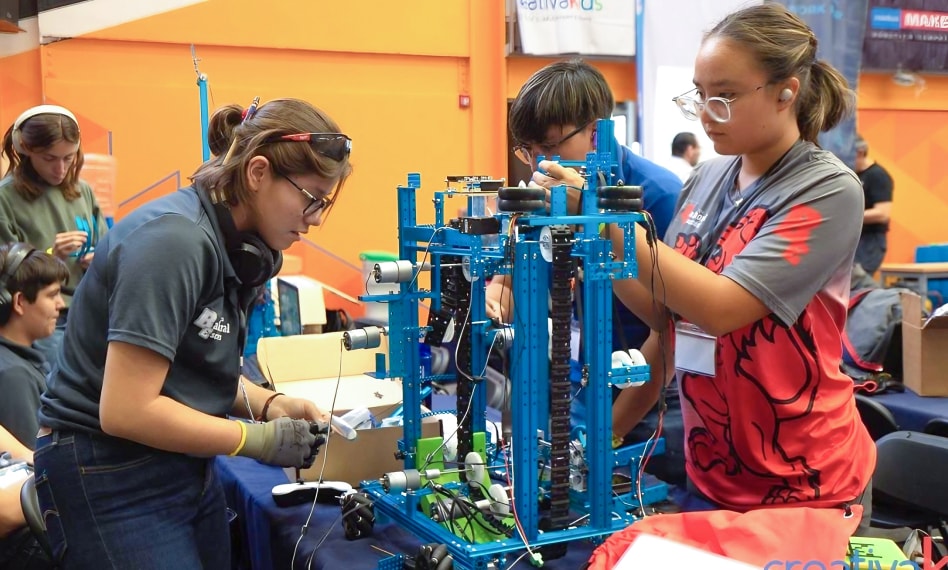 Endless Challenges for Young Engineers.jpg__PID:ecda9e2d-97dd-45fe-9630-0fe1523197df