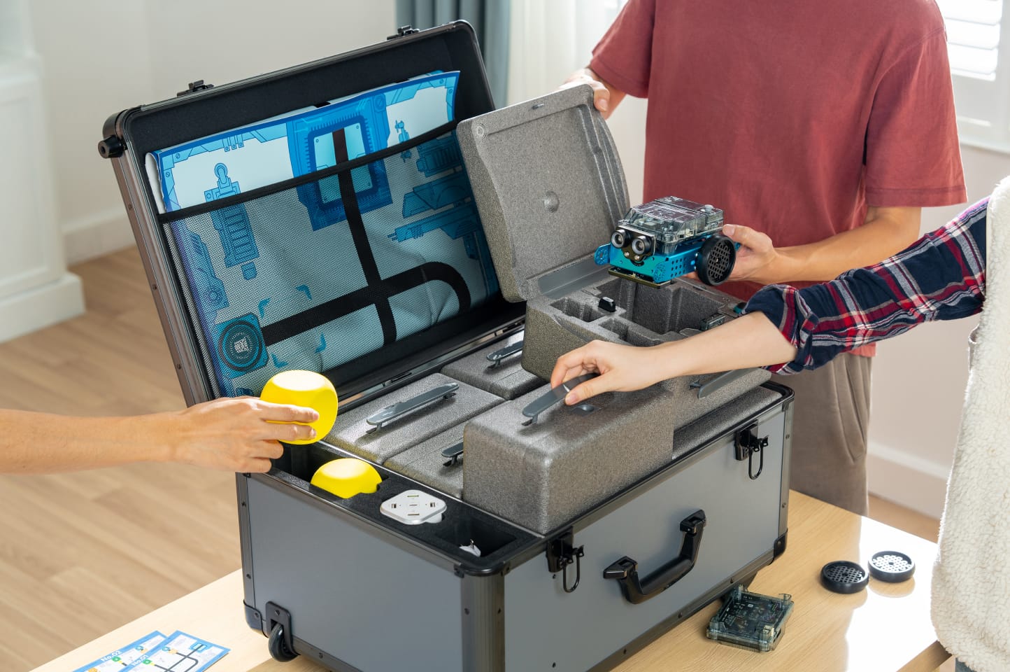 multiple students (1).jpg__PID:f25fe0bd-c607-4946-9f56-91a0ea2f548e