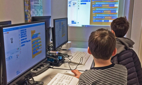 PC_Cool DIY projects in STEM LabEnhance coding skills through interactive learning.jpg__PID:10b4ba34-9359-47c6-b863-d7a13dfaa06b