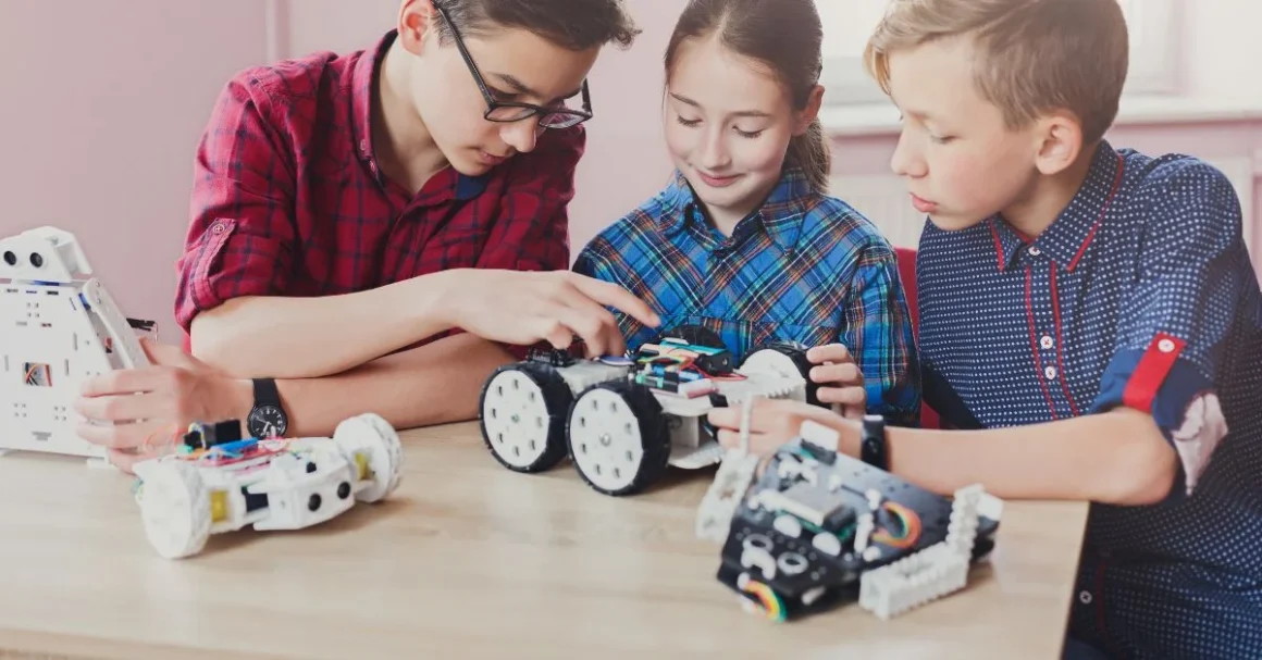 "Creative DIY Robot Toys for Hands-On Fun"