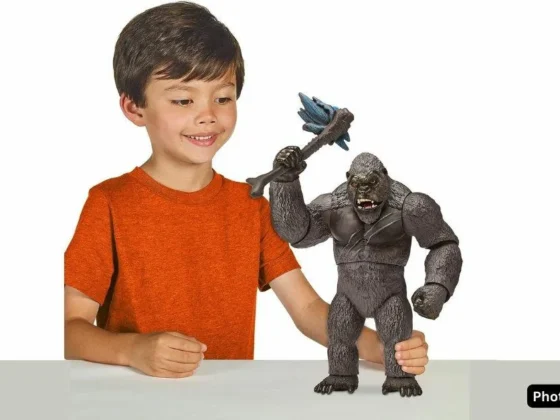 Robot King Kong Toys: Miniature Action Figures of King Kong in Robotic Armor